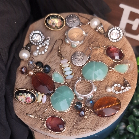 Jewelry - 9 Piece Vintage Earring Set